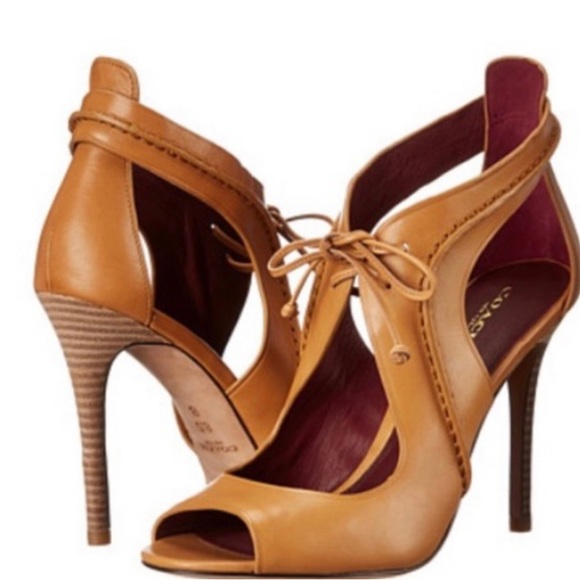 Coach Shoes - ❤️❤️❤️ NWOT Coach Loise size 10❤️❤️❤️ tried on never worn outside. Pics to show.